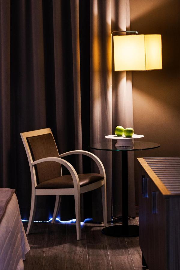 Hotel Desenzano Дезенцано-дель-Гарда Экстерьер фото