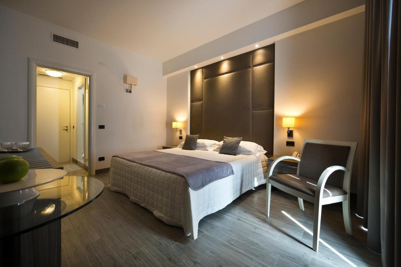Hotel Desenzano Дезенцано-дель-Гарда Экстерьер фото