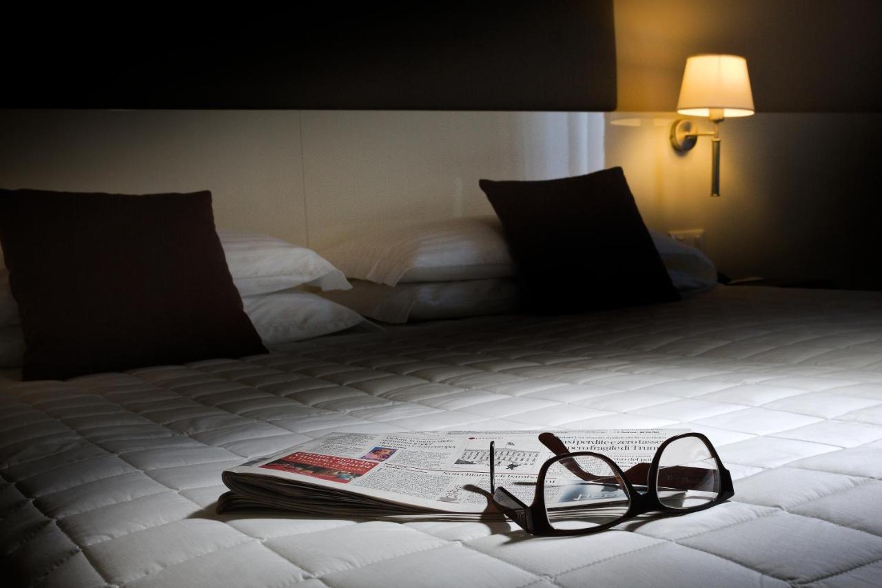Hotel Desenzano Дезенцано-дель-Гарда Экстерьер фото
