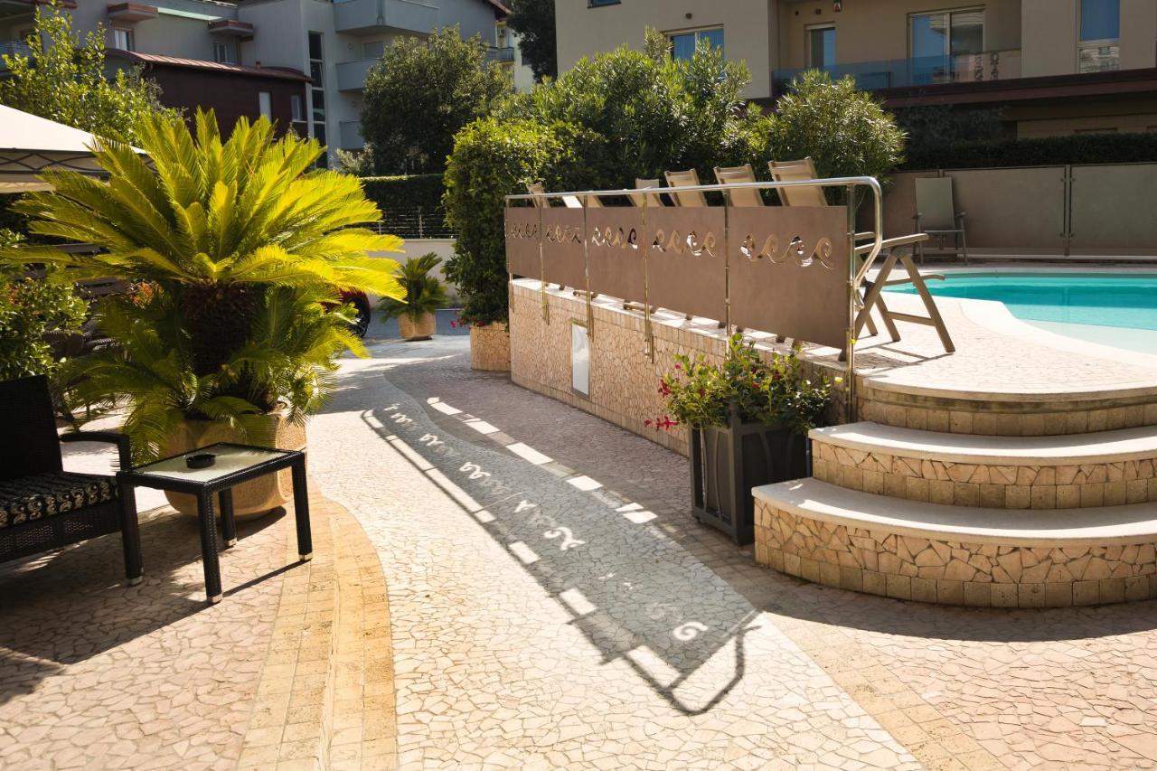 Hotel Desenzano Дезенцано-дель-Гарда Экстерьер фото