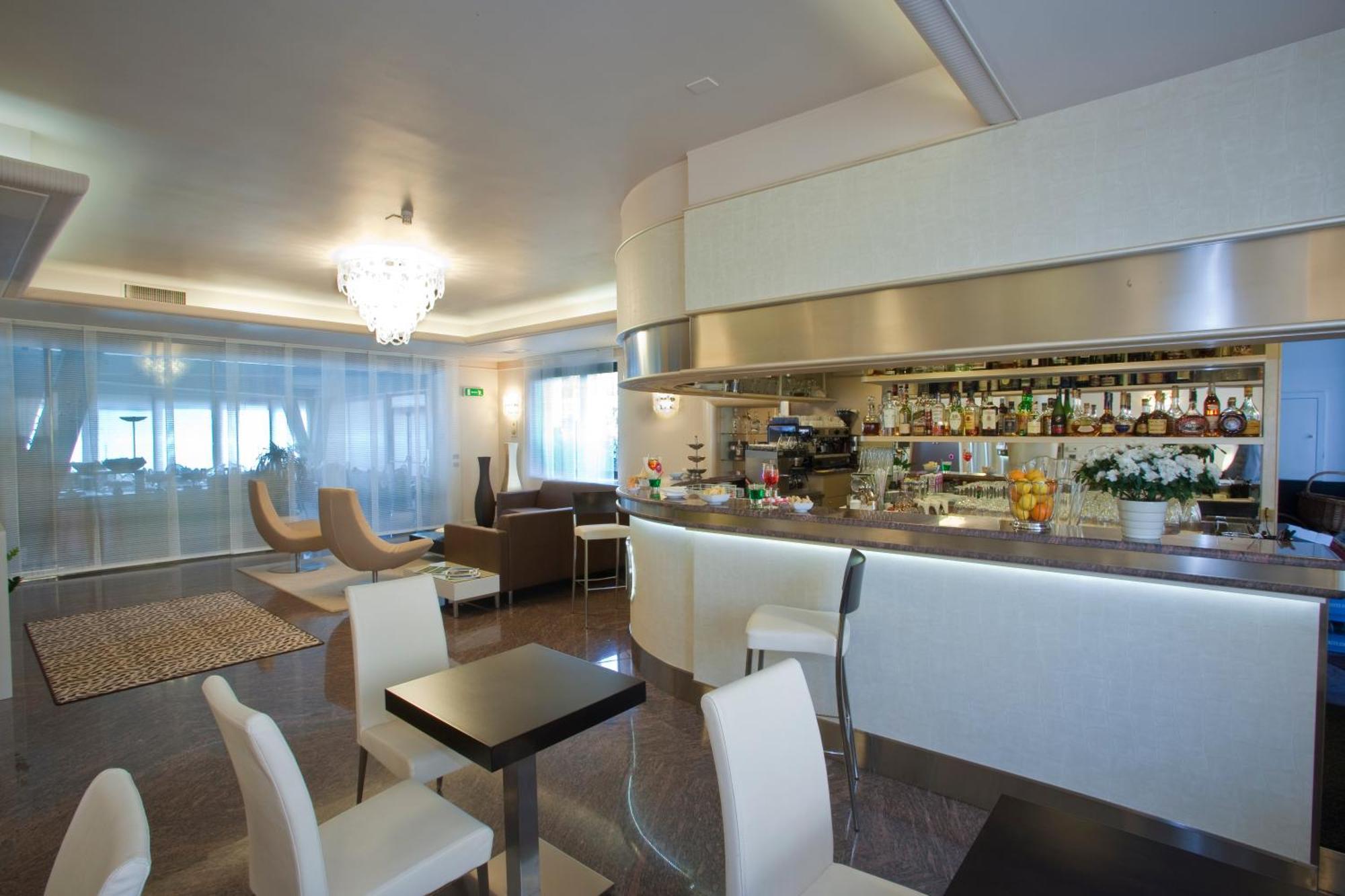 Hotel Desenzano Дезенцано-дель-Гарда Экстерьер фото