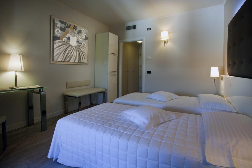 Hotel Desenzano Дезенцано-дель-Гарда Номер фото
